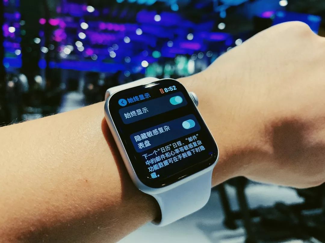 话题| 都说新 iphone,新 apple watch 很香,那专业人士怎么说?