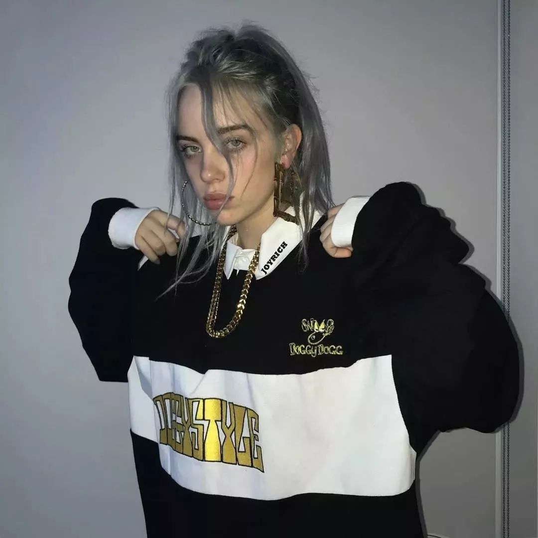 碧梨标志"丧"脸最具代表性的莫过于 billie eilish.