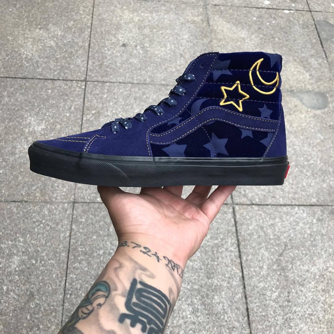 VANS x Disney专属合作鞋款曝光 街头潮流度不输WTAPS