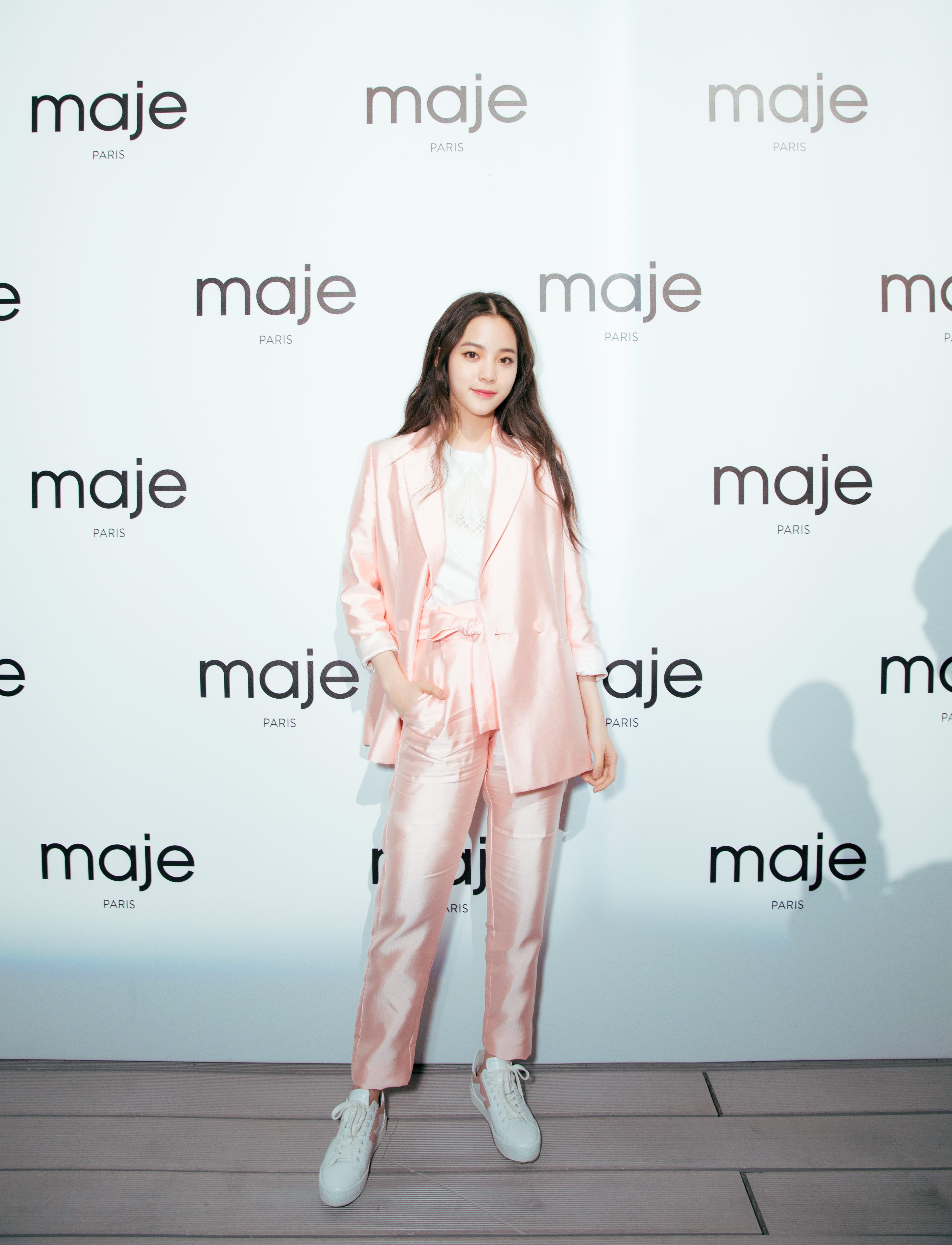             欧阳娜娜出席maje20