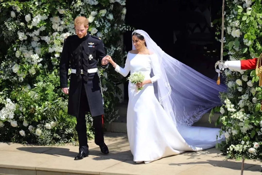 又一则感人的童话婚礼英国哈里王子大婚完美落幕