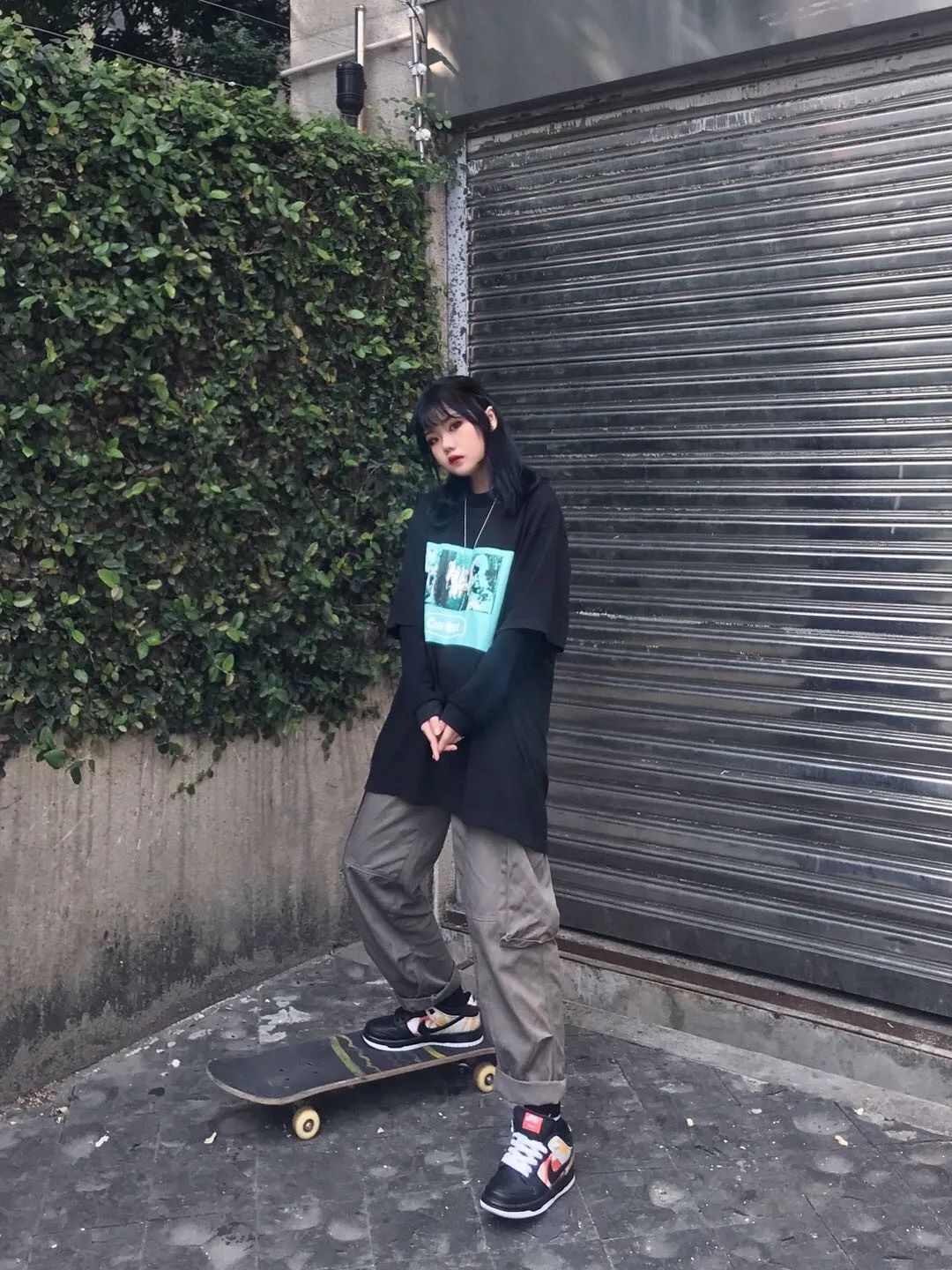 snkr girls丨滑板女生上线,这期球鞋女生们又酷又性感