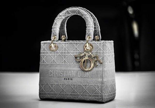 LADY DIOR 不断创新的传奇经典