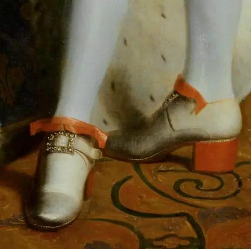 爱穿红底高跟鞋显示地位的路易十四