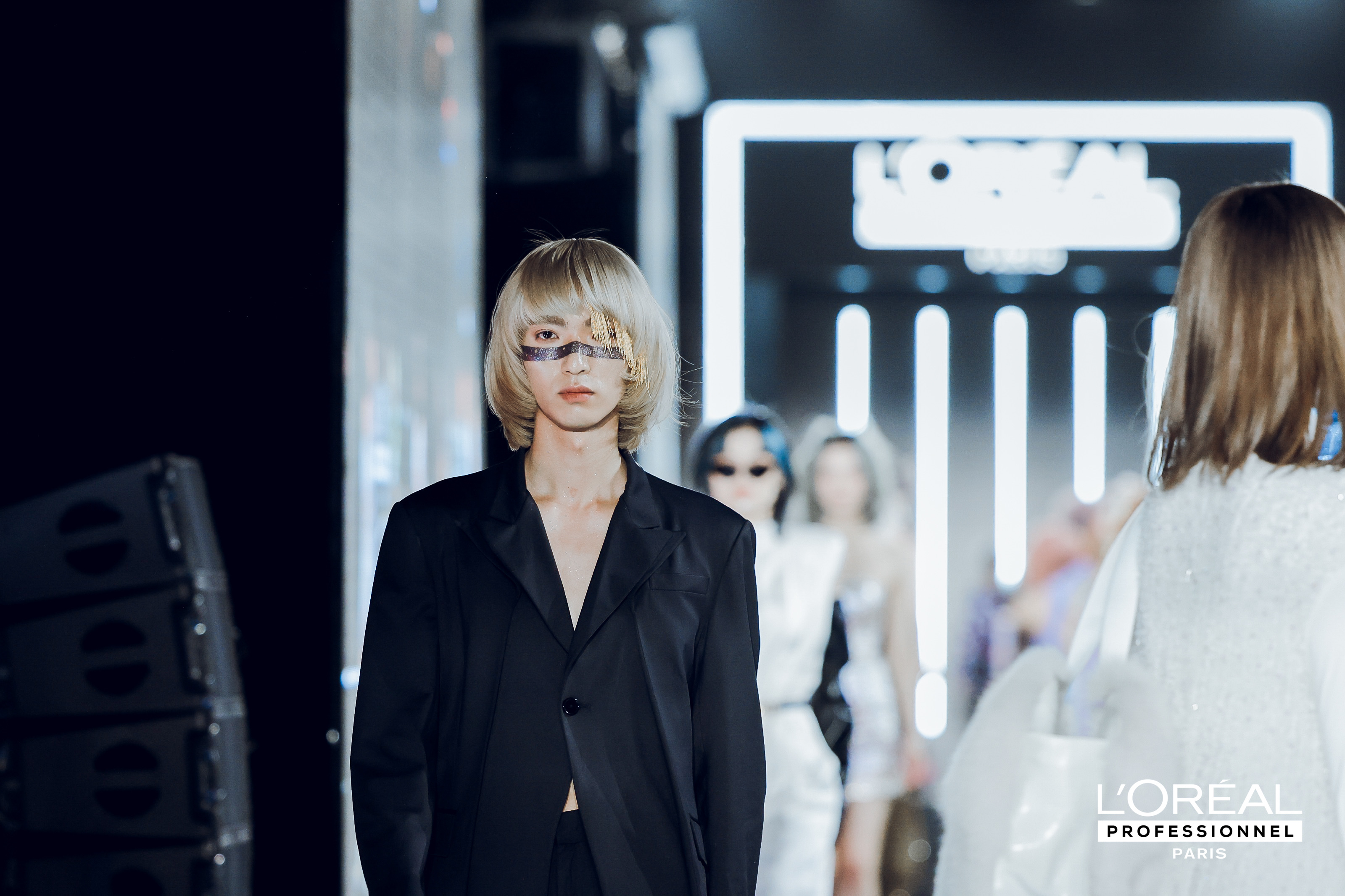 从幕后到台前欧莱雅集团旗下专业美发品牌巴黎欧莱雅pro用国潮点亮